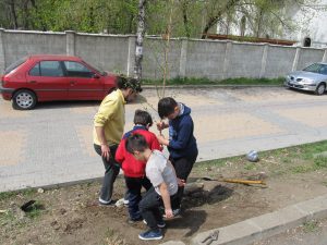 Добрите дела на Ябълката_Място не спират